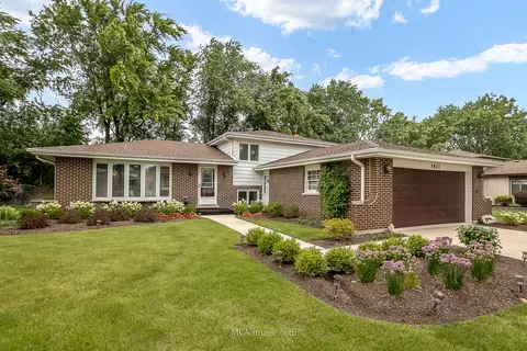 1822 Mcadam Rd, Darien, IL 60561