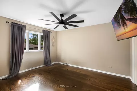 Bedroom - 1822 Mcadam Rd, Darien, IL 60561 photo 3 of 4