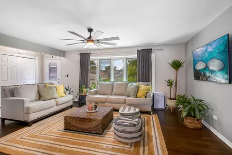 Living - 1822 Mcadam Rd, Darien, IL 60561 photo 1 of 5