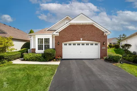 1823 Eton Dr, Hoffman Estates, IL 60192