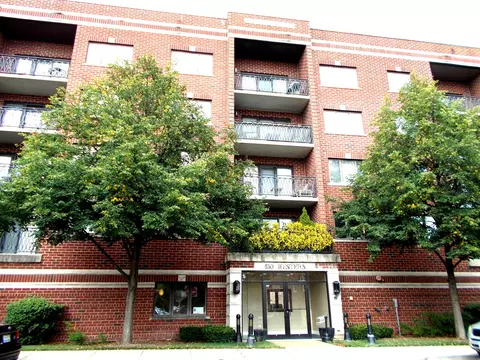 450 S Western Ave #305, Des Plaines, IL 60016