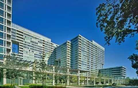 9655 Woods Dr #706, Skokie, IL 60077