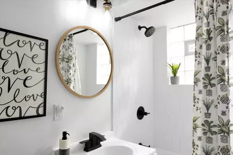 Bath - 3525 W 78th Pl, Chicago, IL 60652 photo 1 of 4