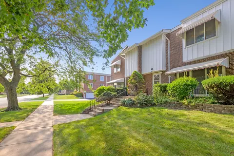 4104 W 97th St, Oak Lawn, IL 60453