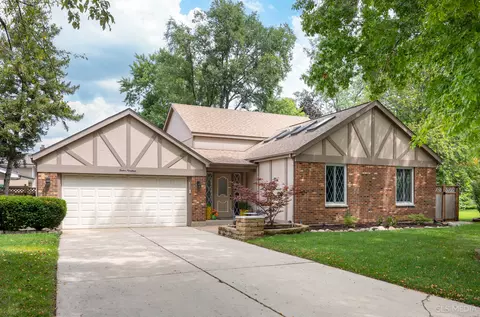 1219 N Foxdale Dr, Addison, IL 60101