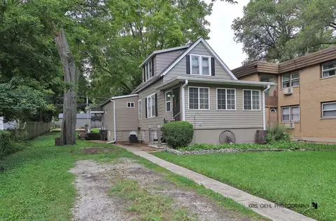 2814 Elisha Ave, Zion, IL 60099