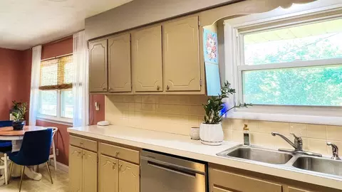 Kitchen - 25 Brookwood Dr, Normal, IL 61761 photo 6 of 8