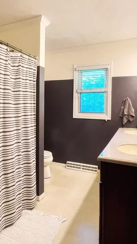 Bath - 25 Brookwood Dr, Normal, IL 61761 photo 1 of 6