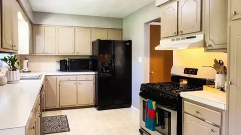 Kitchen - 25 Brookwood Dr, Normal, IL 61761 photo 2 of 8