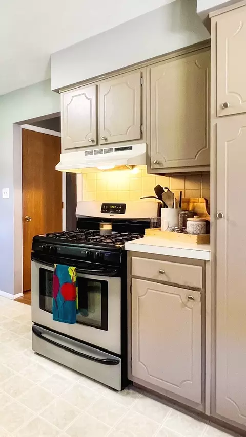 Kitchen - 25 Brookwood Dr, Normal, IL 61761 photo 3 of 8