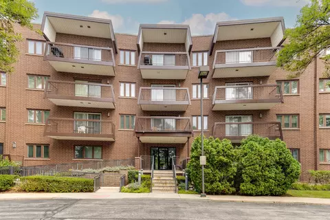 300 E Dundee Rd #108, Buffalo Grove, IL 60089