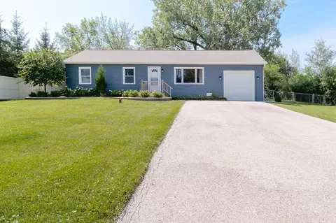 113 74th St, Darien, IL 60561