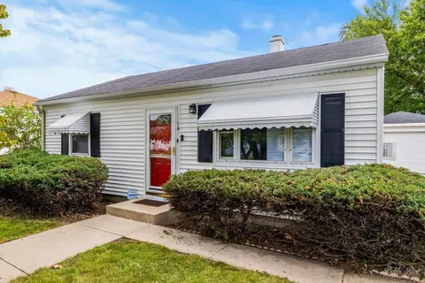 14 Salem Dr, Joliet, IL 60436