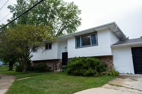1220 S Blanchard St, Wheaton, IL 60189
