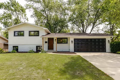 211 Hickory Ln, Schaumburg, IL 60193