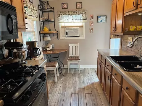 Kitchen - 1712 Innercircle Dr, Crest Hill, IL 60403 photo 5 of 6