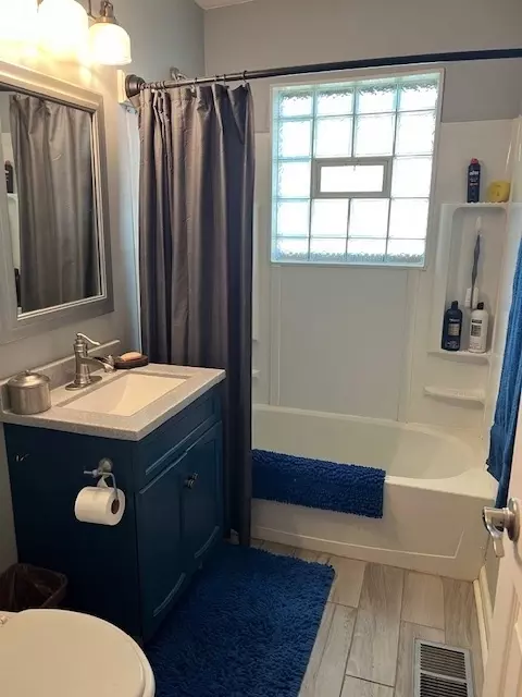 Bath - 1712 Innercircle Dr, Crest Hill, IL 60403 photo 1 of 1