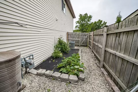 110 Thackeray Dr, Bolingbrook, IL 60440 photo 39