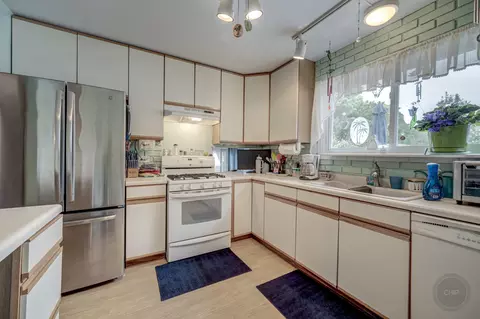 110 Thackeray Dr, Bolingbrook, IL 60440 photo 12