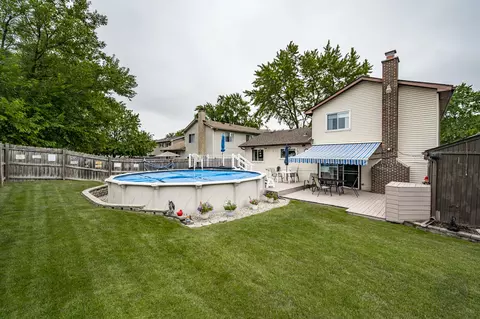 110 Thackeray Dr, Bolingbrook, IL 60440 photo 34