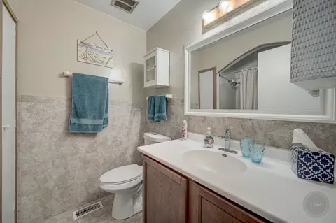 110 Thackeray Dr, Bolingbrook, IL 60440 photo 24