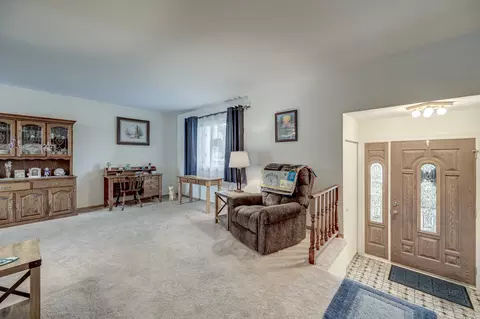 110 Thackeray Dr, Bolingbrook, IL 60440 photo 4