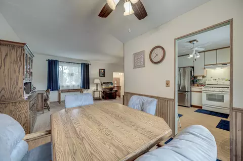 110 Thackeray Dr, Bolingbrook, IL 60440 photo 9