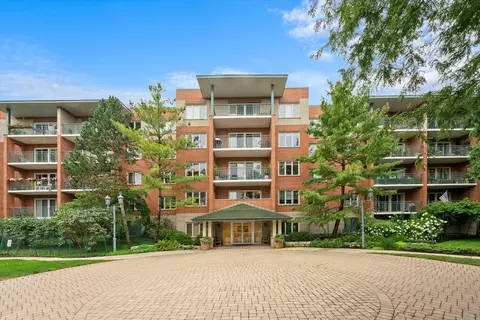 3900 W Bryn Mawr Ave #402, Chicago, IL 60659