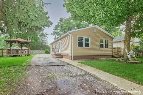 1412 Cherokee Dr, Round Lake Beach, IL 60073