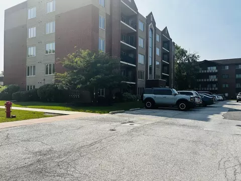2321 W 183rd St #304, Homewood, IL 60430