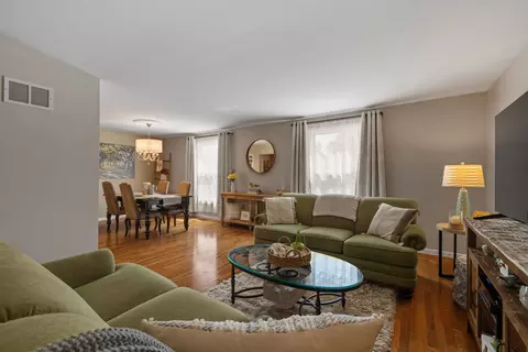 Living - 1526 Pembroke Ln, Wheaton, IL 60189 photo 2 of 2