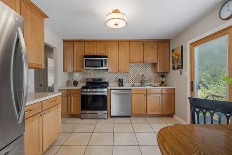 Kitchen - 1526 Pembroke Ln, Wheaton, IL 60189 photo 1 of 2