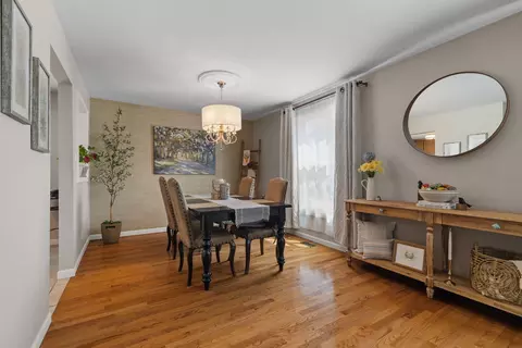 Dining - 1526 Pembroke Ln, Wheaton, IL 60189 photo 1 of 1