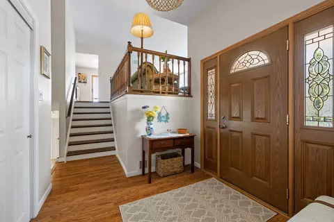 Entry Way - 1526 Pembroke Ln, Wheaton, IL 60189 photo 2 of 2