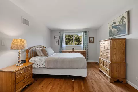 Bedroom - 1526 Pembroke Ln, Wheaton, IL 60189 photo 1 of 4