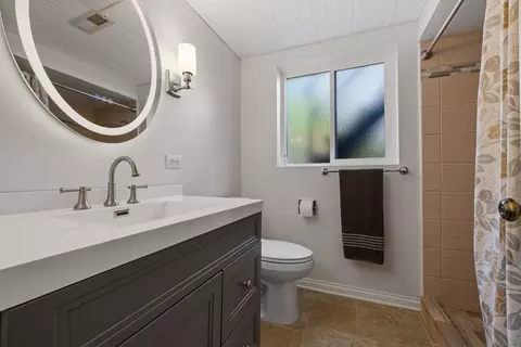 Bath - 1526 Pembroke Ln, Wheaton, IL 60189 photo 2 of 2