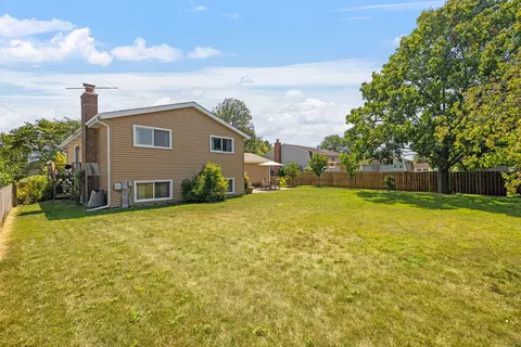 Exterior - 1526 Pembroke Ln, Wheaton, IL 60189 photo 4 of 4