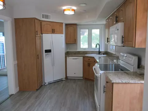 Kitchen - 660 S Wall St, Kankakee, IL 60901 photo 3 of 3