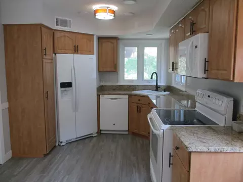 Kitchen - 660 S Wall St, Kankakee, IL 60901 photo 1 of 3