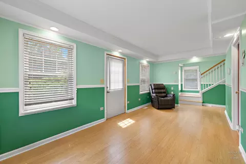 Living - 816 West Blvd, Mchenry, IL 60051 photo 2 of 3