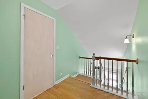 Entry Way - 816 West Blvd, Mchenry, IL 60051 photo 2 of 2