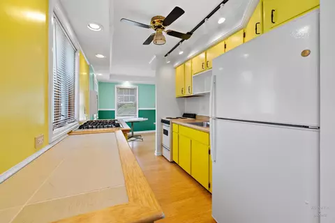 Kitchen - 816 West Blvd, Mchenry, IL 60051 photo 3 of 4