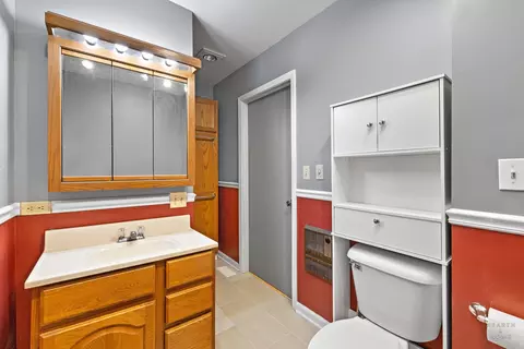 Bath - 816 West Blvd, Mchenry, IL 60051 photo 1 of 1