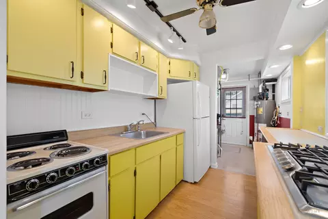 Kitchen - 816 West Blvd, Mchenry, IL 60051 photo 1 of 4