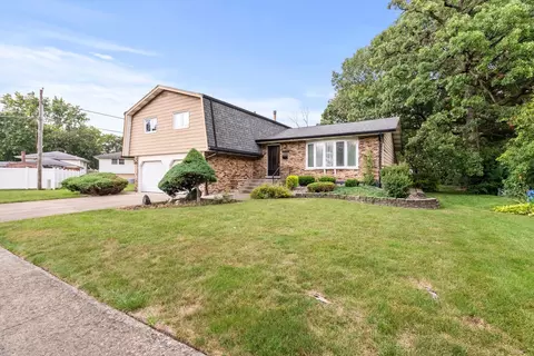 17026 Gaynelle Rd, Tinley Park, IL 60477