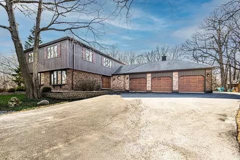 120 Hidden Oaks Dr, Barrington, IL 60010