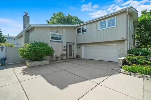 10409 S Karlov Ave, Oak Lawn, IL 60453