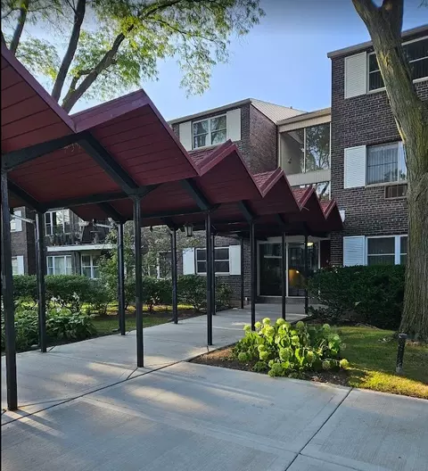 8720 Skokie Blvd #2EN, Skokie, IL 60077