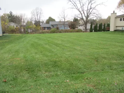 4182 Thornhill Dr, Crown Point, IN 46307 photo 1