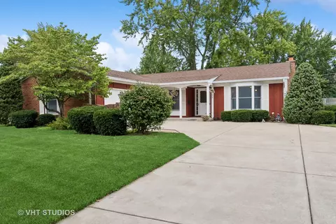 1495 Crestwood Ct, Aurora, IL 60506